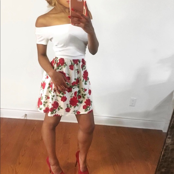 H&M White and Red Roses flowy skirt - Picture 3 of 3